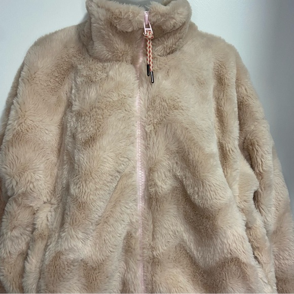 NWT Urban Outfitters Creme Faux Fur Full-Zip Jacket Size L - Picture 2 of 12
